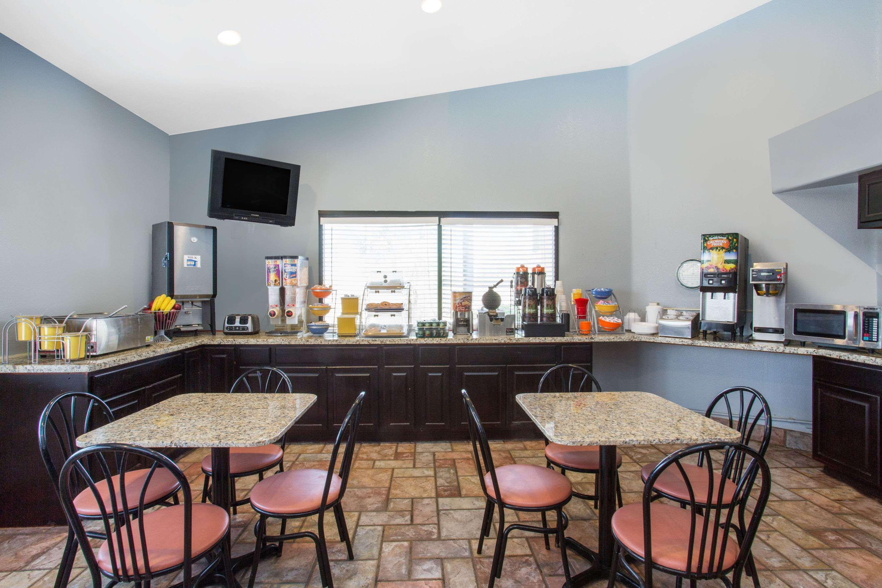 Days Inn By Wyndham Buckeye Esterno foto