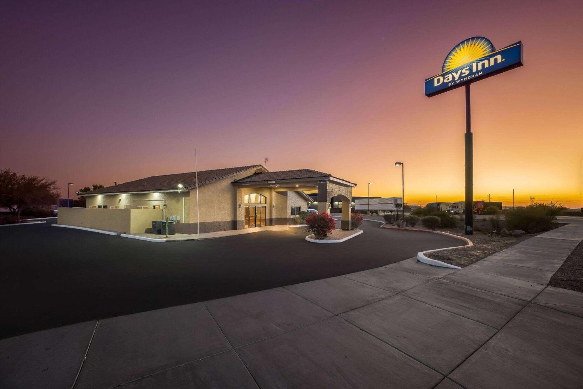 Days Inn By Wyndham Buckeye Esterno foto