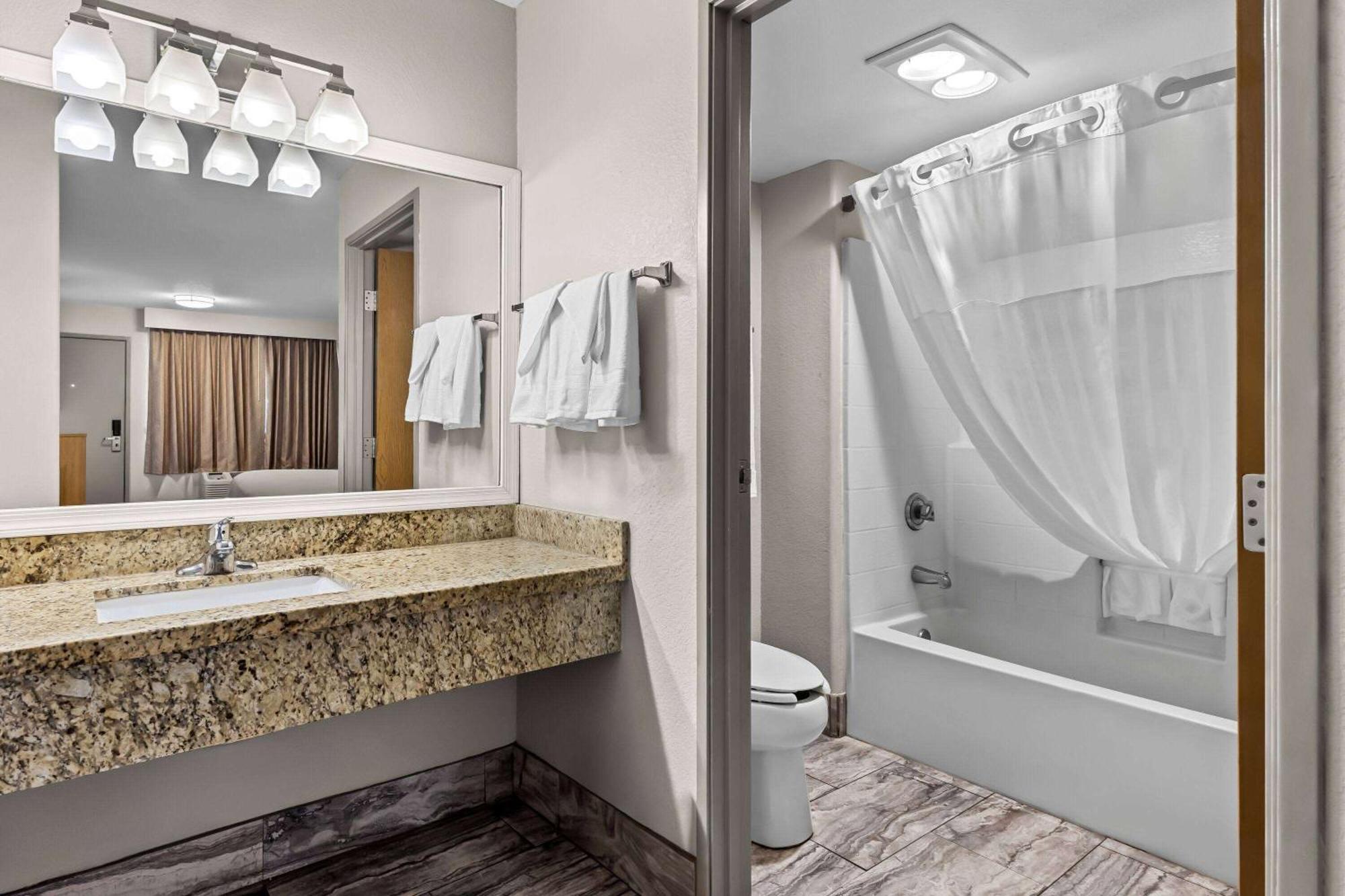 Days Inn By Wyndham Buckeye Esterno foto