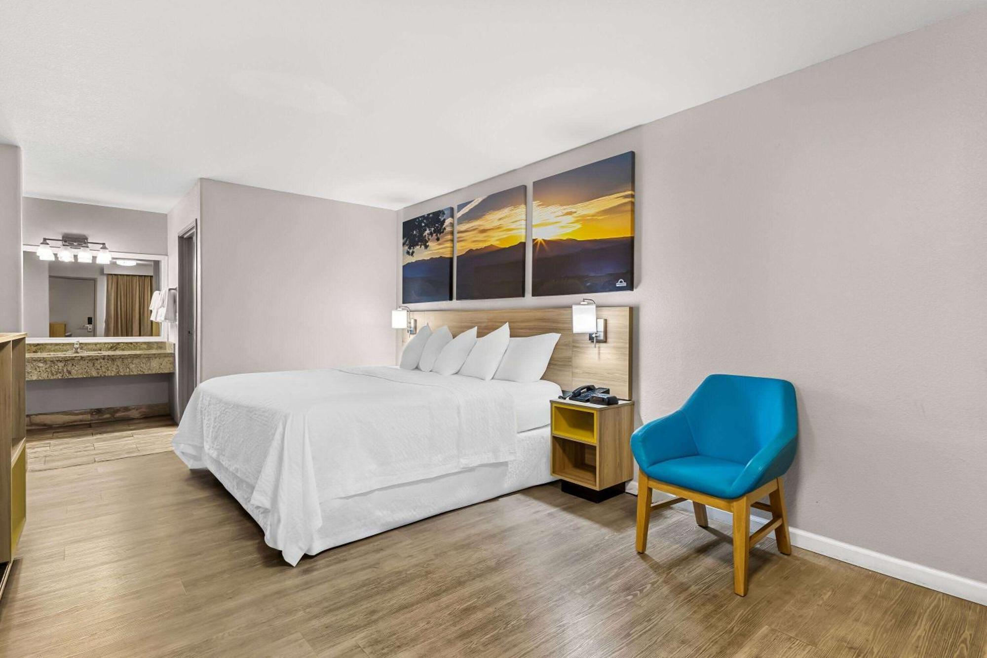 Days Inn By Wyndham Buckeye Esterno foto