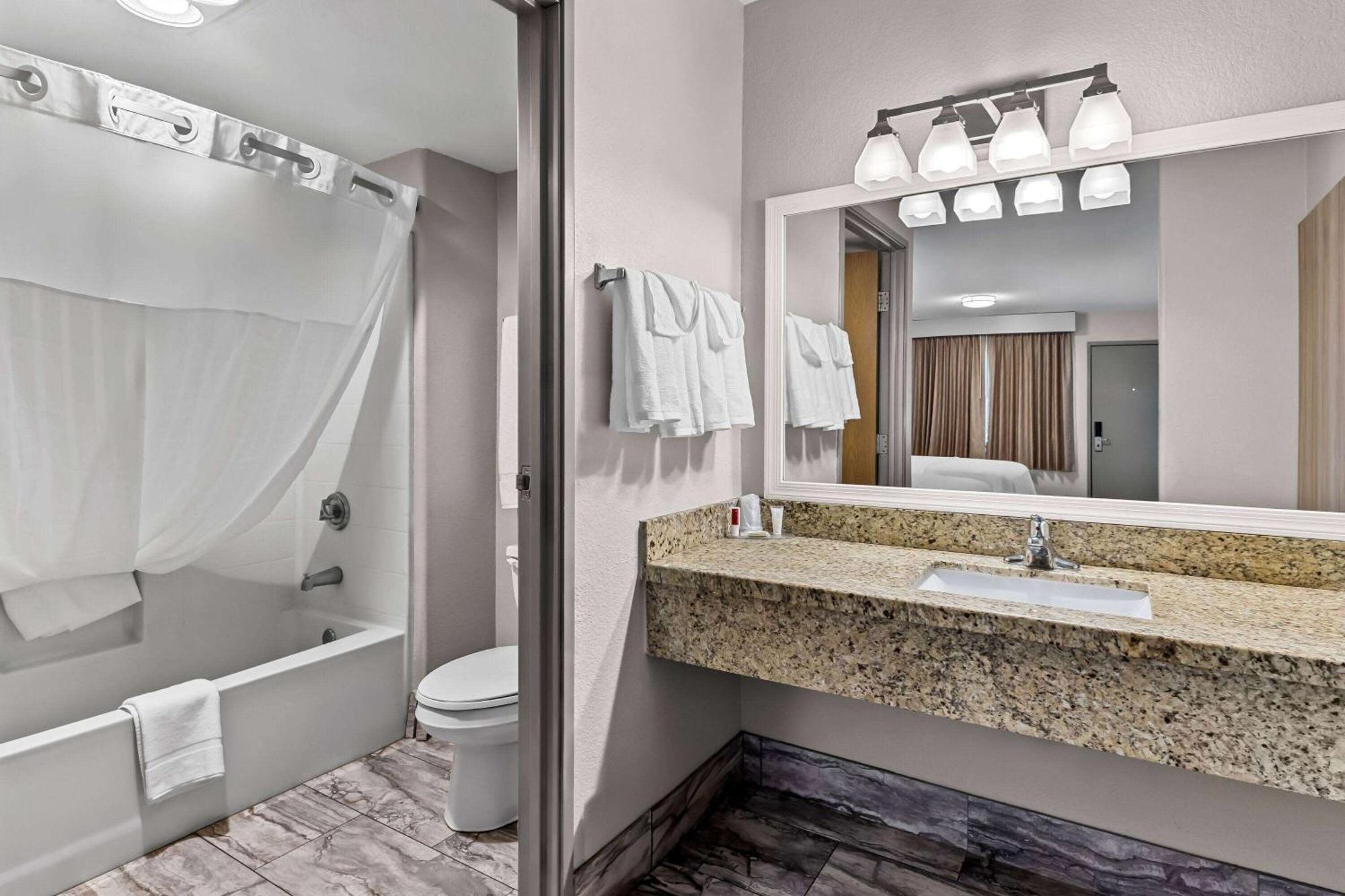Days Inn By Wyndham Buckeye Esterno foto