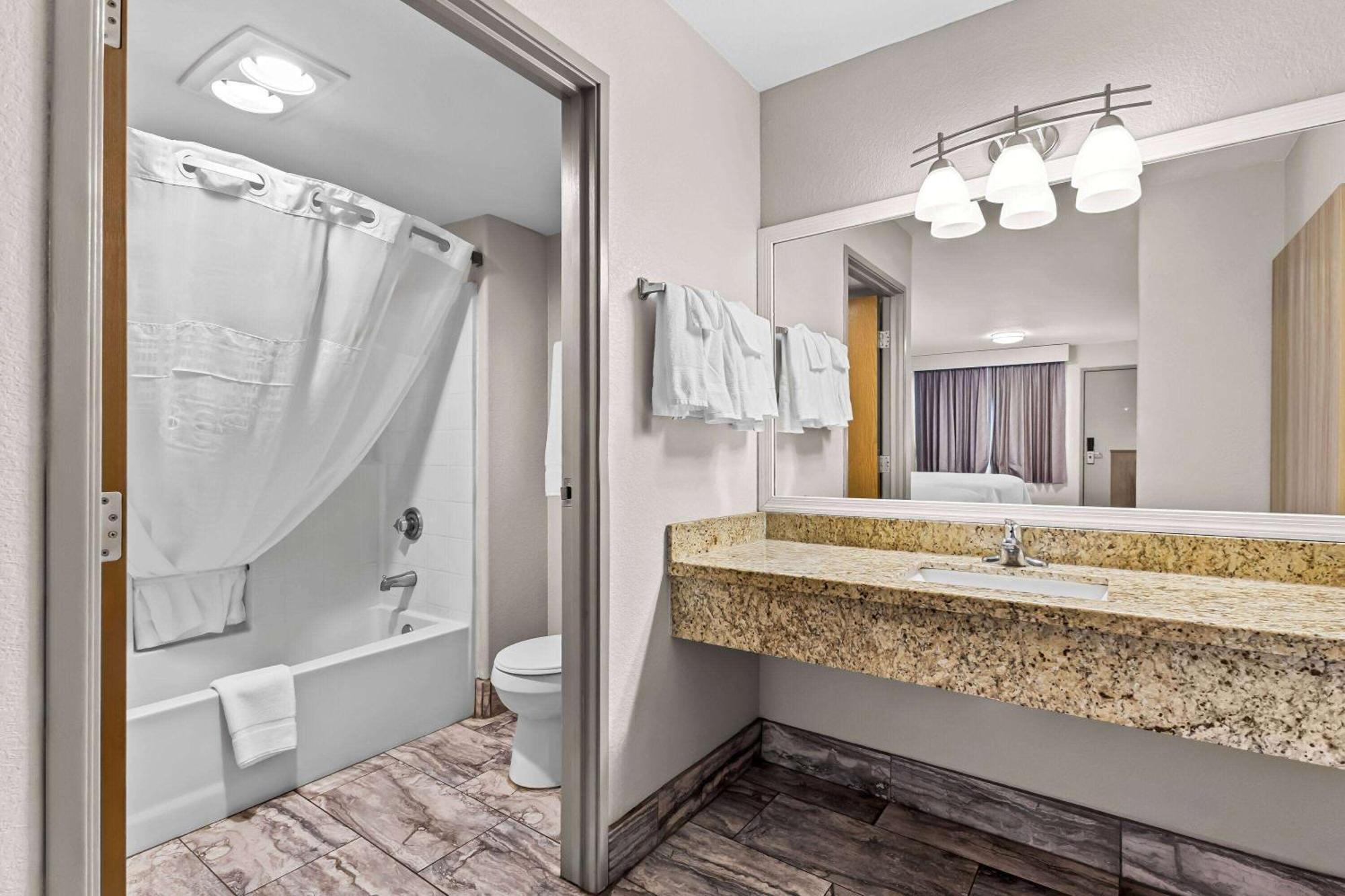 Days Inn By Wyndham Buckeye Esterno foto