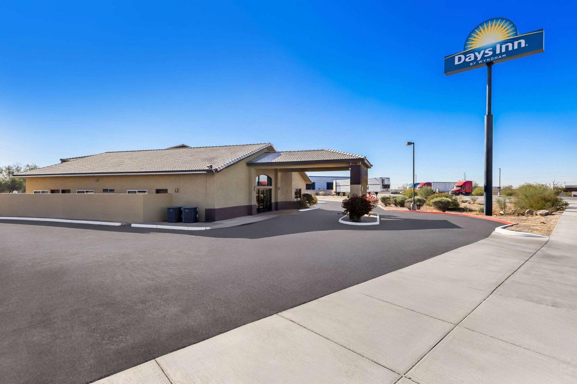 Days Inn By Wyndham Buckeye Esterno foto
