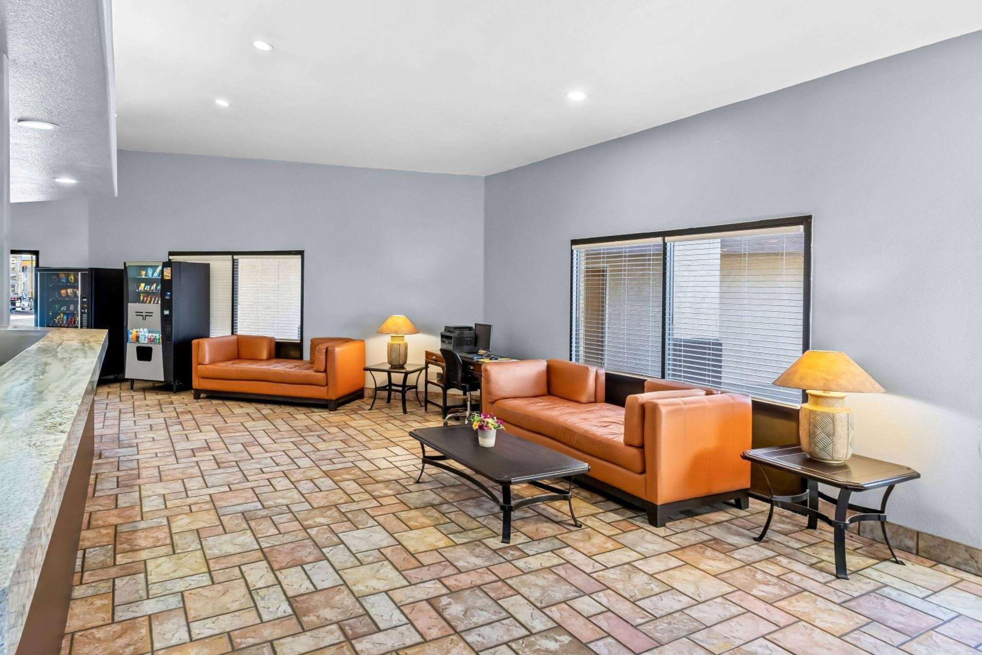 Days Inn By Wyndham Buckeye Esterno foto