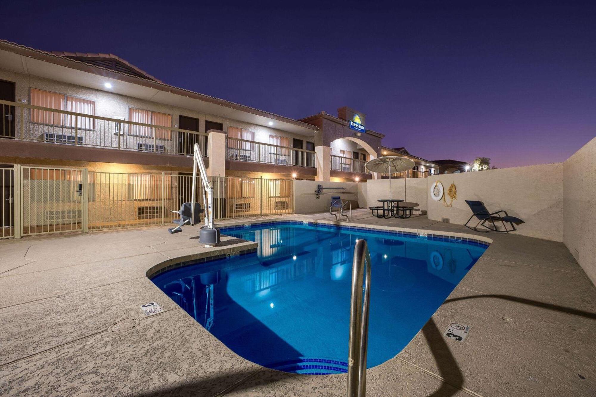 Days Inn By Wyndham Buckeye Esterno foto