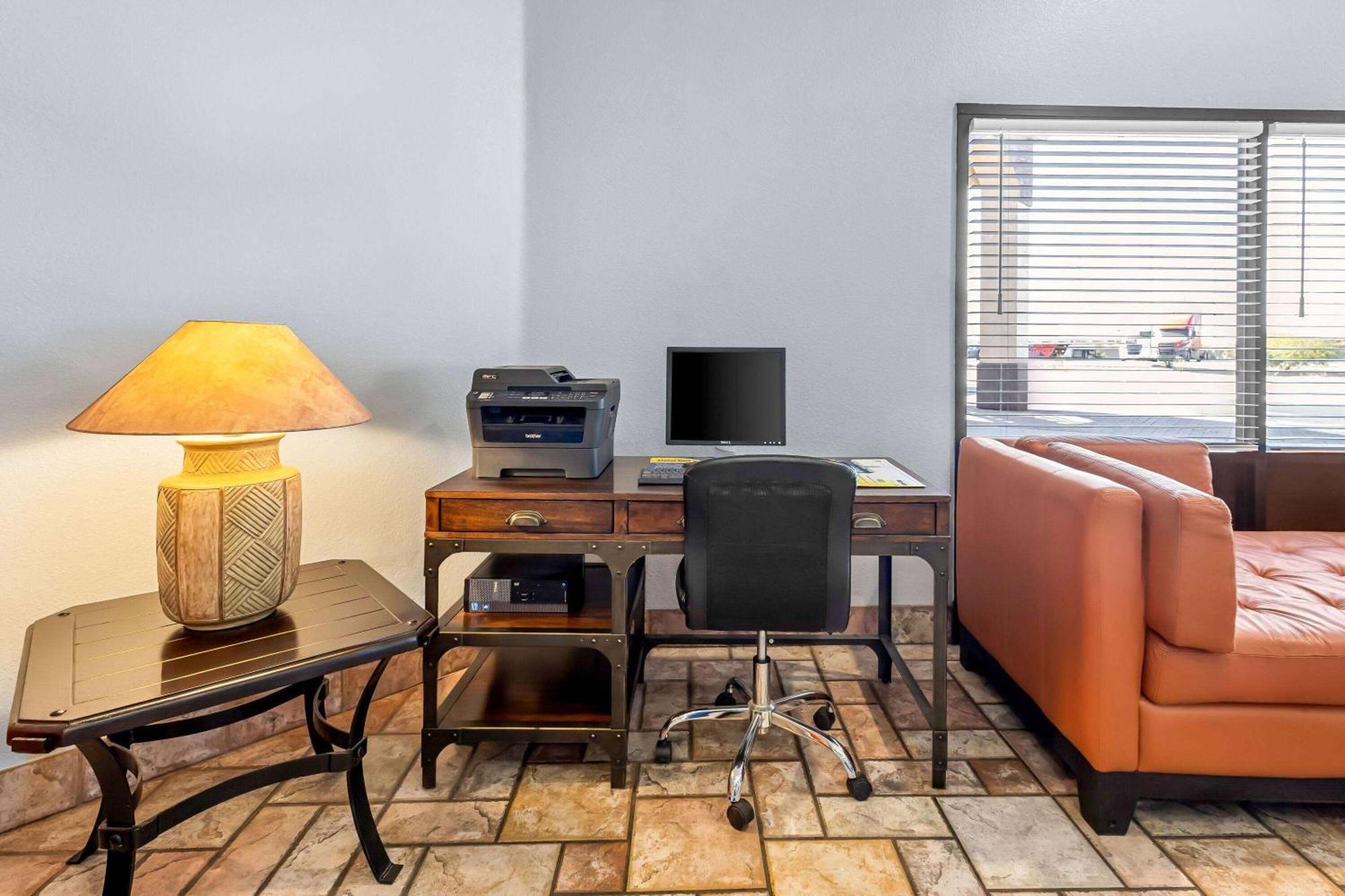 Days Inn By Wyndham Buckeye Esterno foto