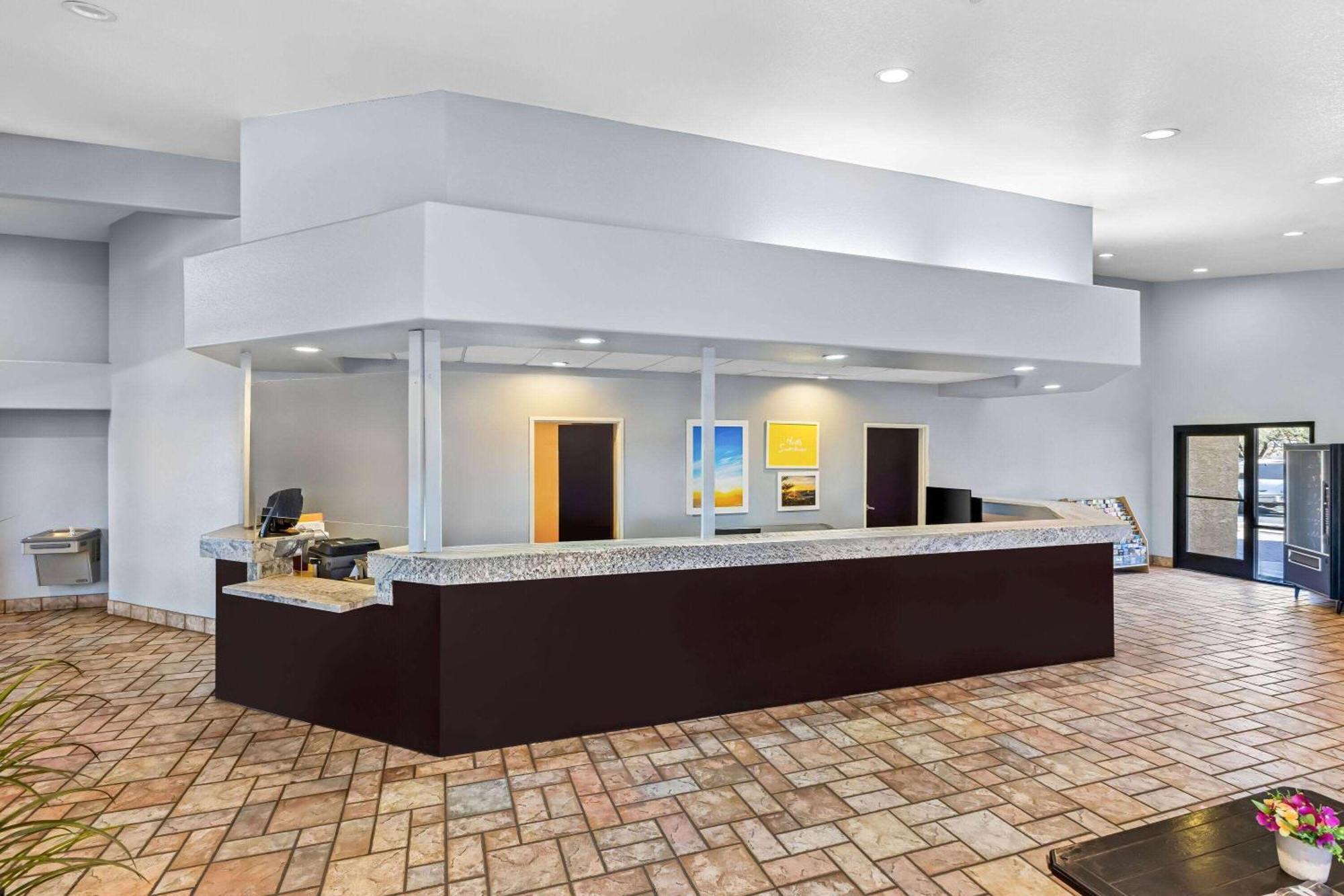 Days Inn By Wyndham Buckeye Esterno foto