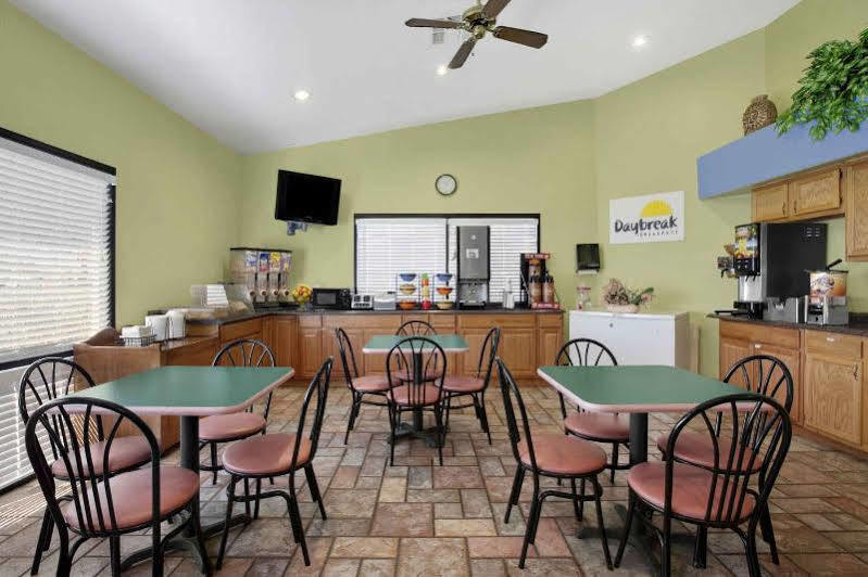 Days Inn By Wyndham Buckeye Esterno foto
